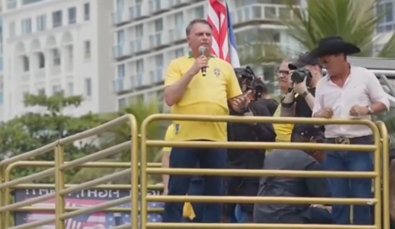 Imagem - Bolsonaro diz em ato em Copacabana que será um 'problema' para o STF 'preso ou morto'; assista